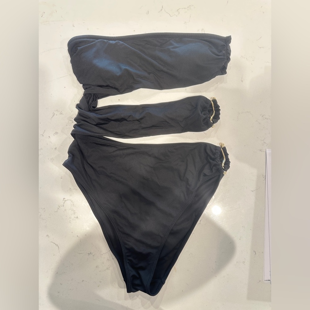 Cut Out Black One-Shoulder Swimsuit